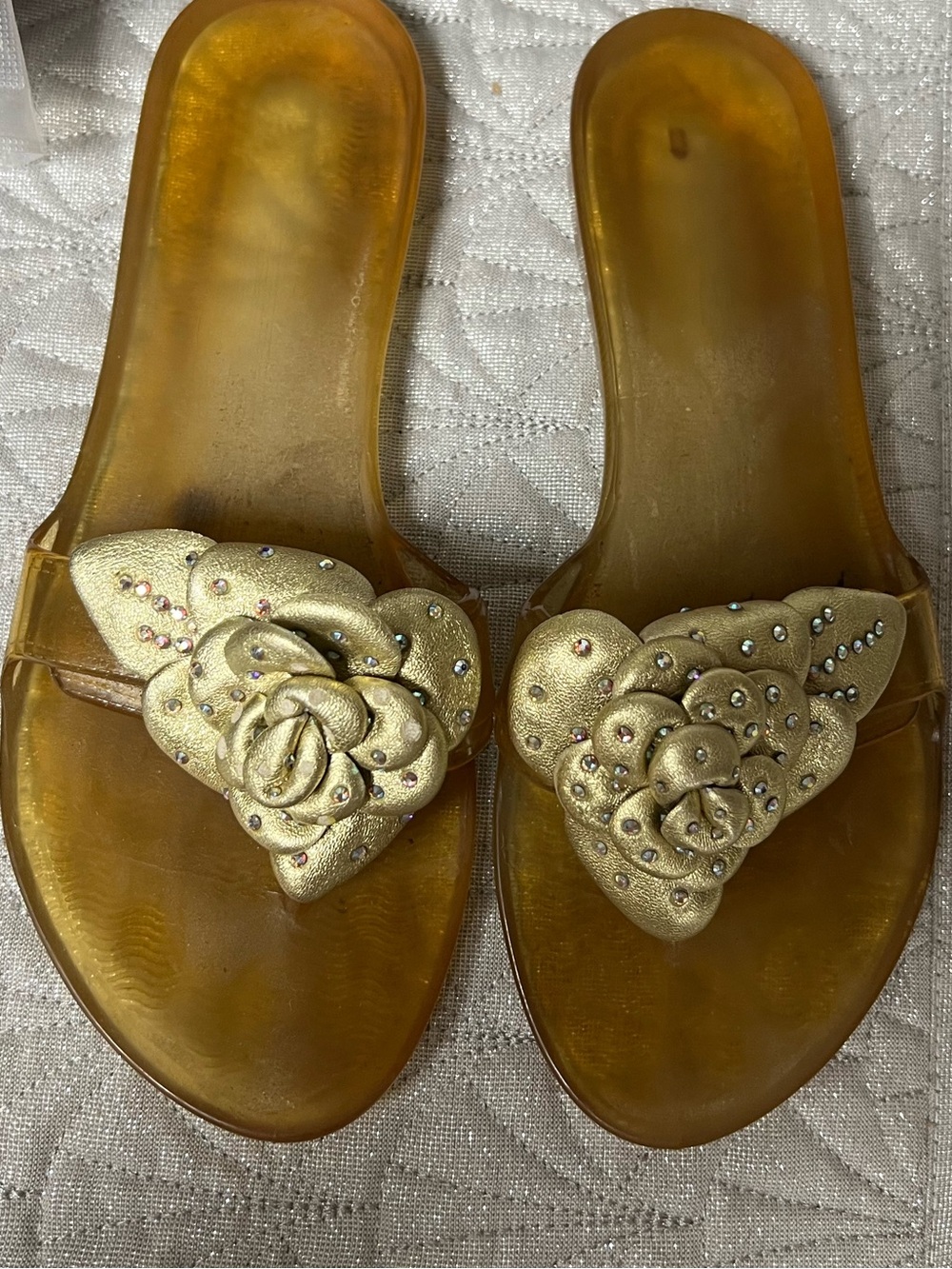 Stuart Weitzman Women’s Gold Bloom Rhinestone Flower Jelly Sandal Sz 8